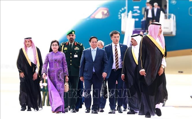 Thủ tướng Chính phủ Phạm Minh Chính và Phu nhân bắt đầu chuyến công tác Saudi Arabia