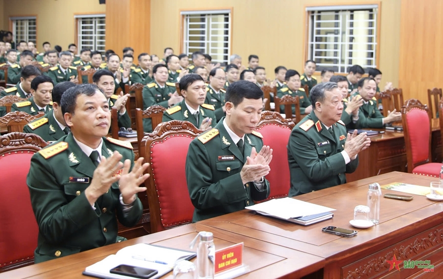 Các đại biểu tham dự buổi lễ.