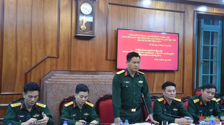 Đoàn cán bộ quản lý báo chí Lào thăm và làm việc với Báo Quân đội nhân dân