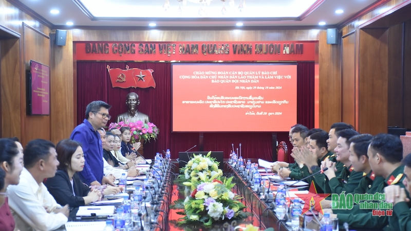 Đoàn cán bộ quản lý báo chí Lào thăm và làm việc với Báo Quân đội nhân dân