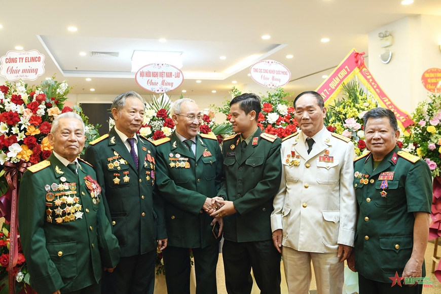 Gặp mặt kỷ niệm 75 năm Ngày truyền thống Quân tình nguyện và chuyên gia Việt Nam tại Lào