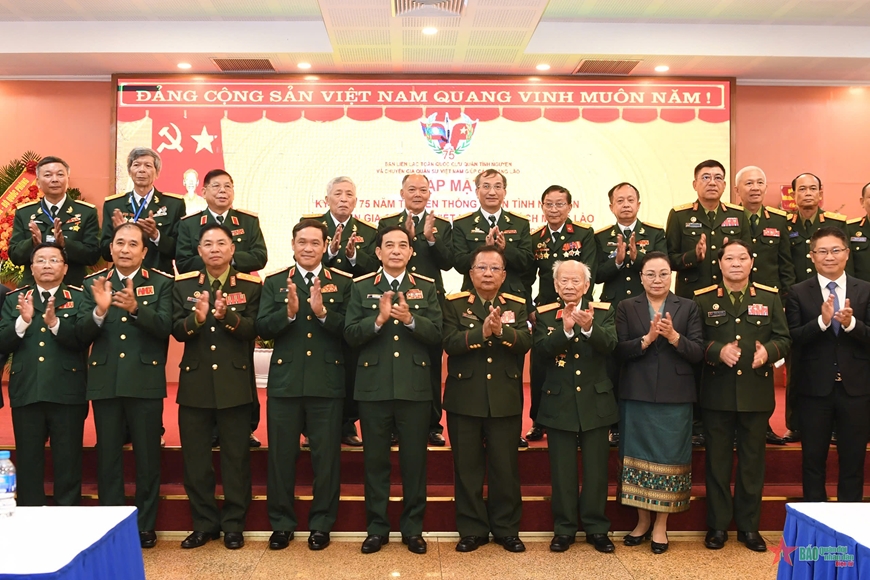 Gặp mặt kỷ niệm 75 năm Ngày truyền thống Quân tình nguyện và chuyên gia Việt Nam tại Lào