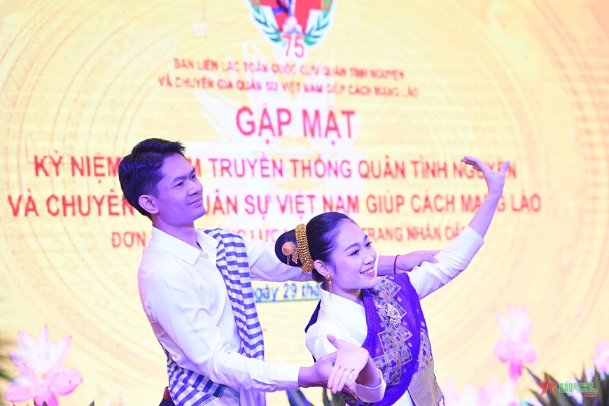 Gặp mặt kỷ niệm 75 năm Ngày truyền thống Quân tình nguyện và chuyên gia Việt Nam tại Lào