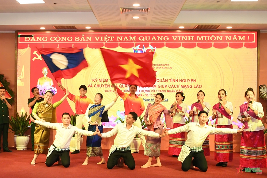 Gặp mặt kỷ niệm 75 năm Ngày truyền thống Quân tình nguyện và chuyên gia Việt Nam tại Lào