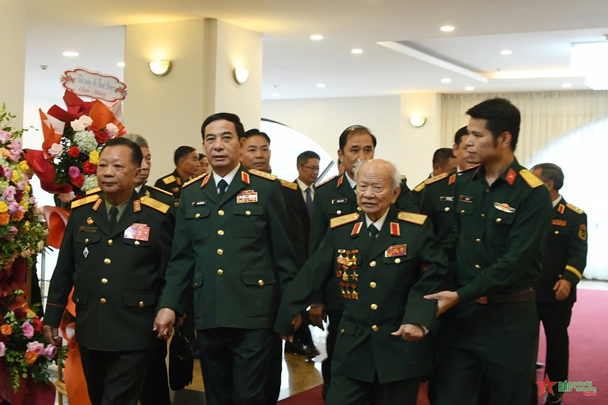 Gặp mặt kỷ niệm 75 năm Ngày truyền thống Quân tình nguyện và chuyên gia Việt Nam tại Lào