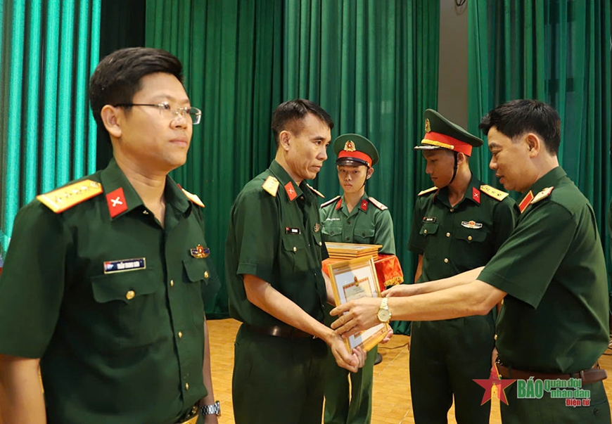 Trường Sĩ quan Lục quân 2 tích cực tuyên truyền pháp luật cho nhân dân