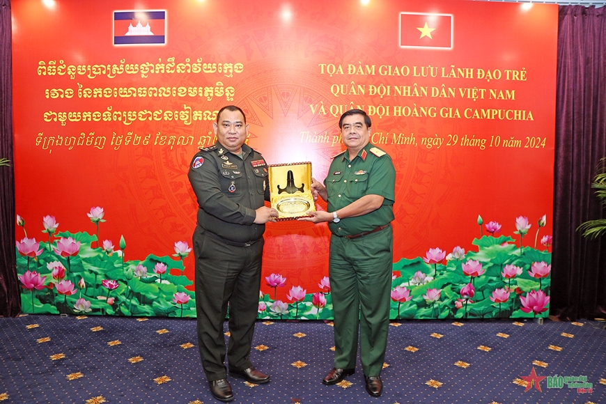 Thúc đẩy giao lưu, trao đổi kinh nghiệm lãnh đạo trẻ quân đội hai nước Việt Nam và Campuchia