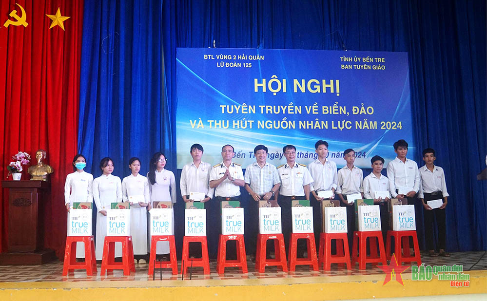 Lữ đoàn 125 (Vùng 2 Hải quân) tuyên truyền biển, đảo tại Sóc Trăng