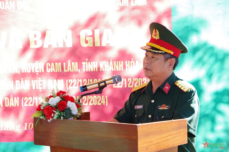 Bộ CHQS tỉnh Khánh Hòa trao 2 nhà đại đoàn kết tại huyện Cam Lâm