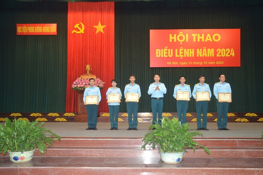 Học viện Phòng không-Không quân đột phá trong huấn luyện điều lệnh