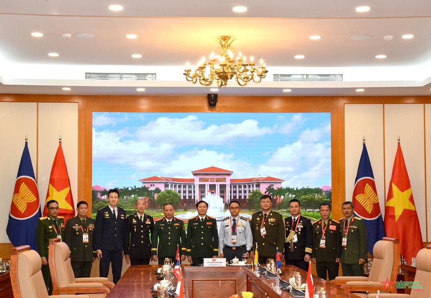 Đại tướng Nguyễn Tân Cương tiếp trưởng đoàn các nước ASEAN tham dự AMICLC-1