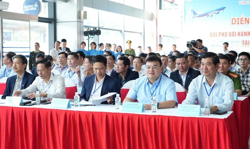 Tổ chức diễn tập ứng phó với tình huống khẩn nguy an ninh tại sân bay Nội Bài