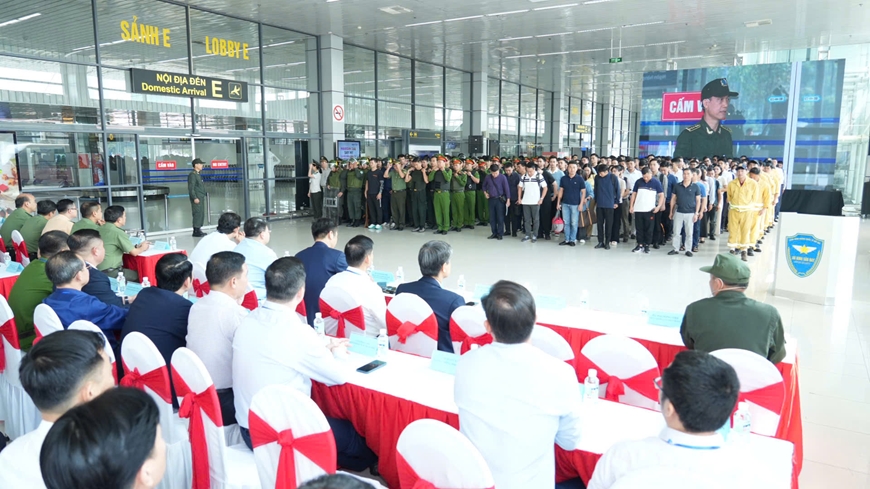 Tổ chức diễn tập ứng phó với tình huống khẩn nguy an ninh tại sân bay Nội Bài