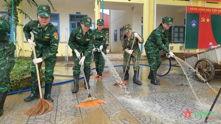 Bộ đội Biên phòng tỉnh Quảng Bình giúp dân ổn định cuộc sống sau lũ
