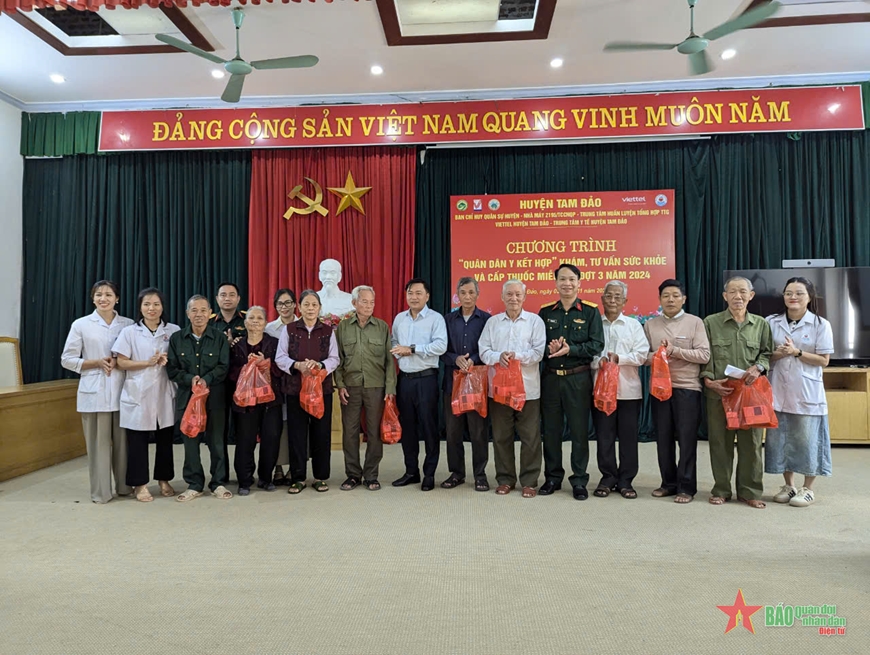 Tam Đảo: 240 người dân được khám bệnh, tư vấn sức khỏe, cấp thuốc miễn phí