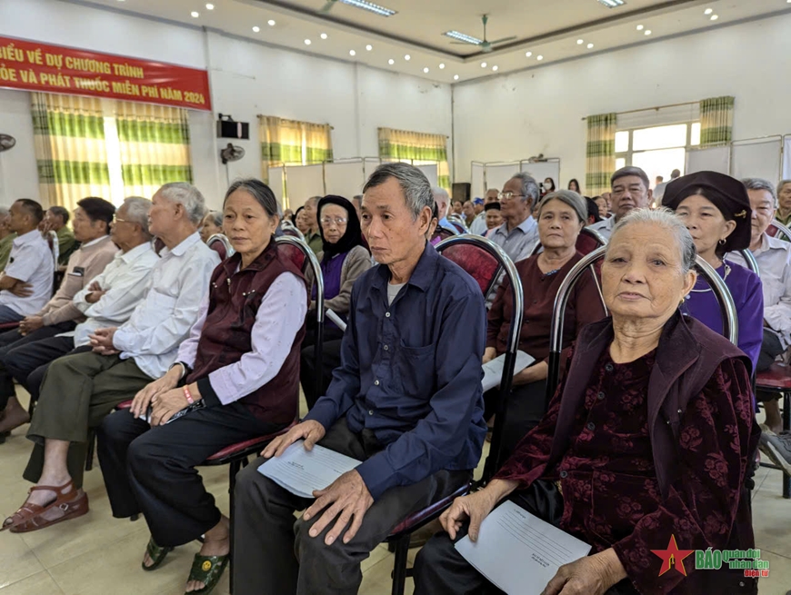 Tam Đảo: 240 người dân được khám bệnh, tư vấn sức khỏe, cấp thuốc miễn phí