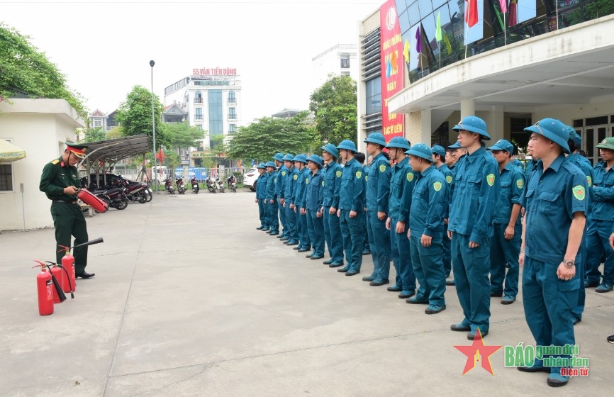 Xây dựng lực lượng dân quân tự vệ Hà Nội vững mạnh, rộng khắp