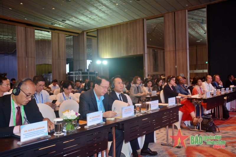 Các đại biểu tham dự hội thảo.