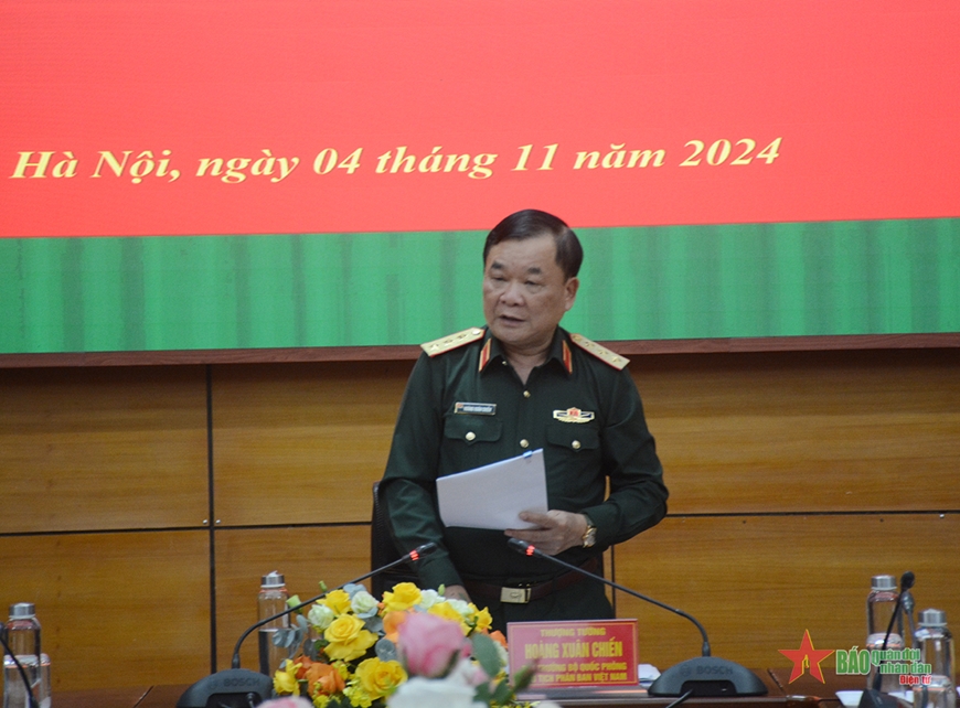 Thượng tướng Hoàng Xuân Chiến phát biểu tại phiên họp.