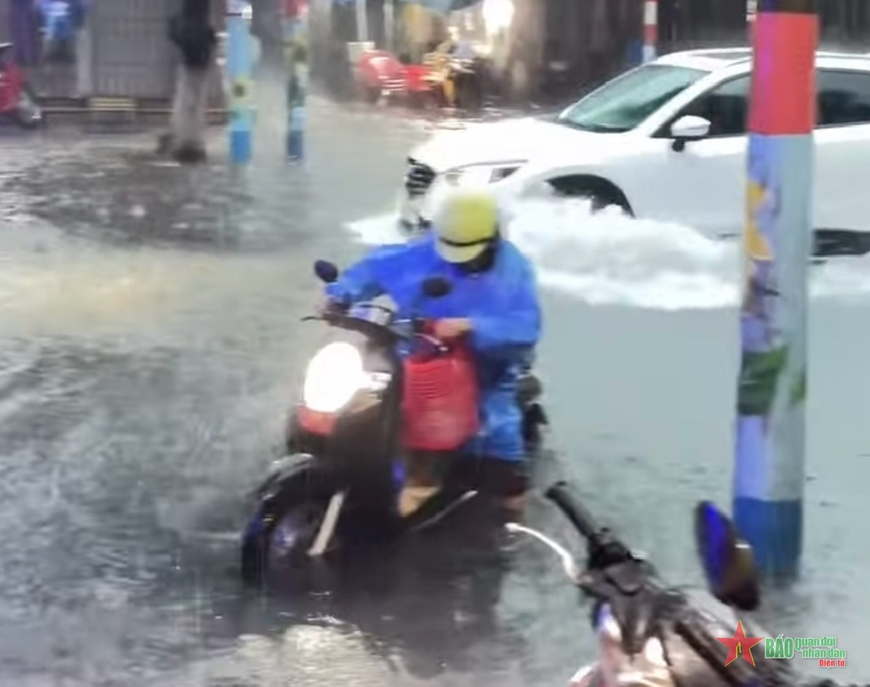 TP Đà Nẵng có mưa lớn khiến nhiều nơi bị ngập lụt