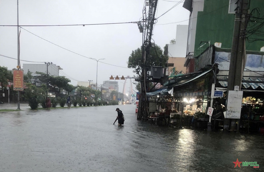 TP Đà Nẵng có mưa lớn khiến nhiều nơi bị ngập lụt
