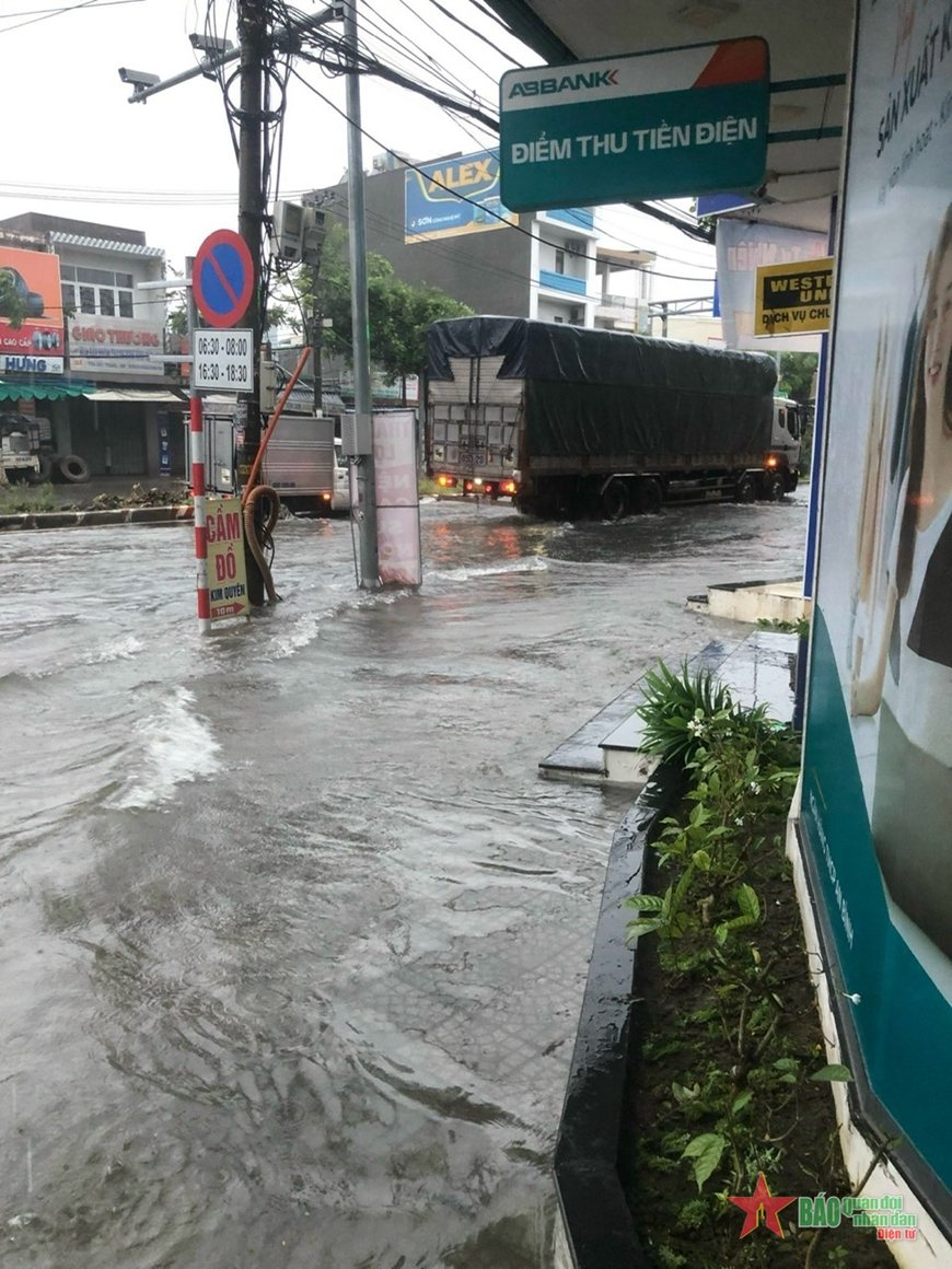 TP Đà Nẵng có mưa lớn khiến nhiều nơi bị ngập lụt