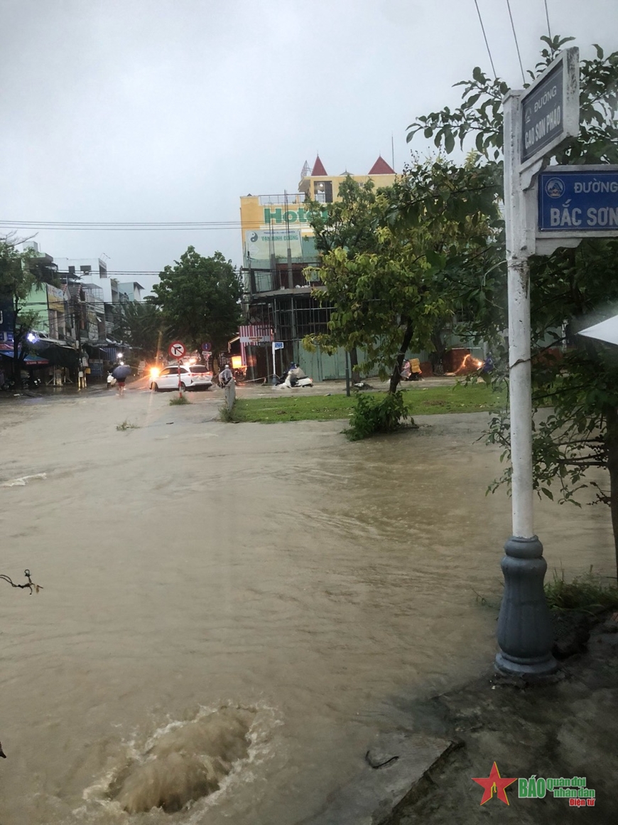 TP Đà Nẵng có mưa lớn khiến nhiều nơi bị ngập lụt