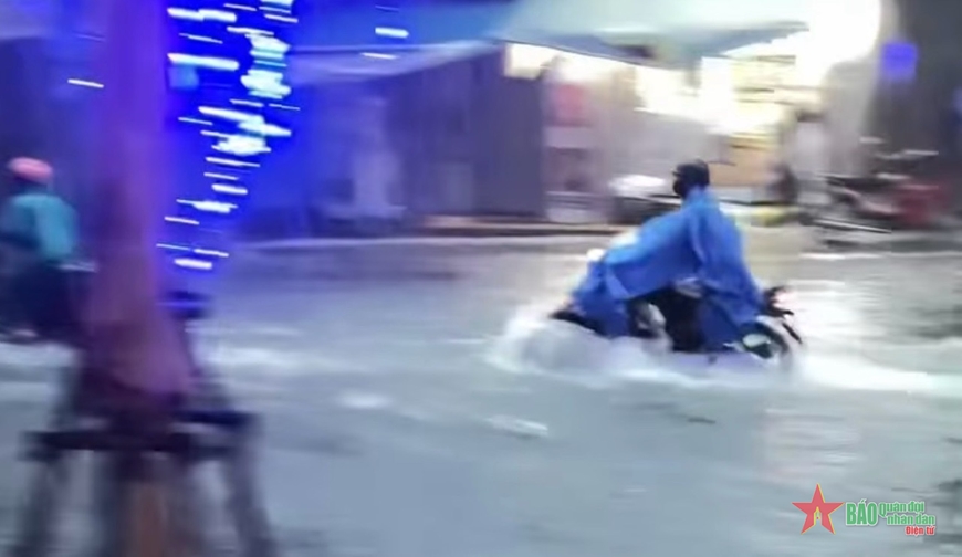TP Đà Nẵng có mưa lớn khiến nhiều nơi bị ngập lụt