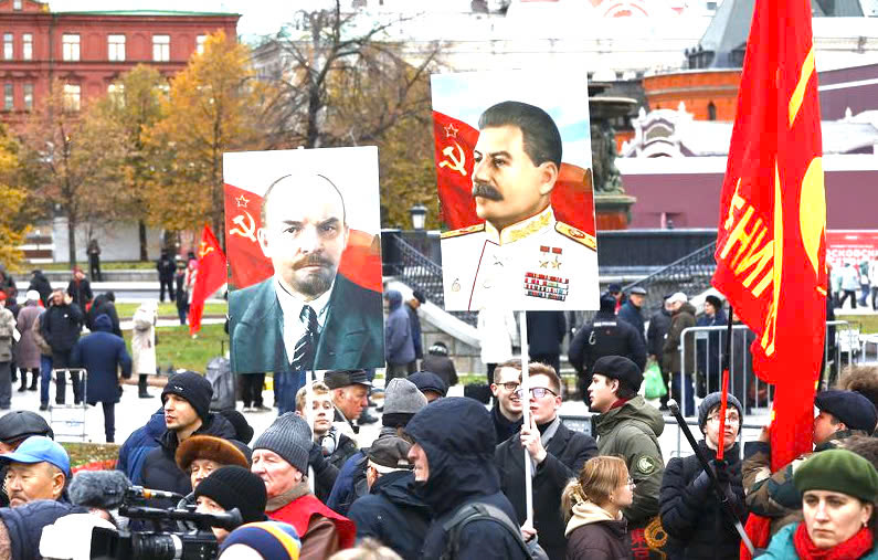 Đảng Cộng sản Liên bang Nga và các tổ chức xã hội kỷ niệm 107 năm Cách mạng Tháng Mười