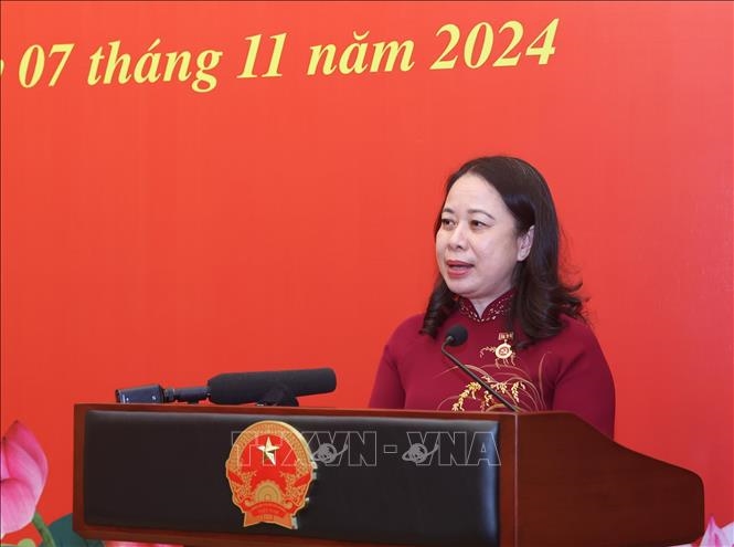 Chủ tịch nước Lương Cường dự lễ trao huy hiệu 30 năm tuổi Đảng cho Phó chủ tịch nước Võ Thị Ánh Xuân