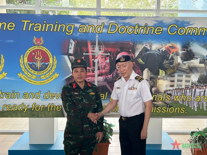 Sĩ quan trẻ vun đắp tình hữu nghị Việt Nam - Singapore