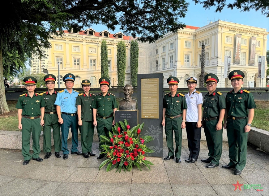 Sĩ quan trẻ vun đắp tình hữu nghị Việt Nam - Singapore
