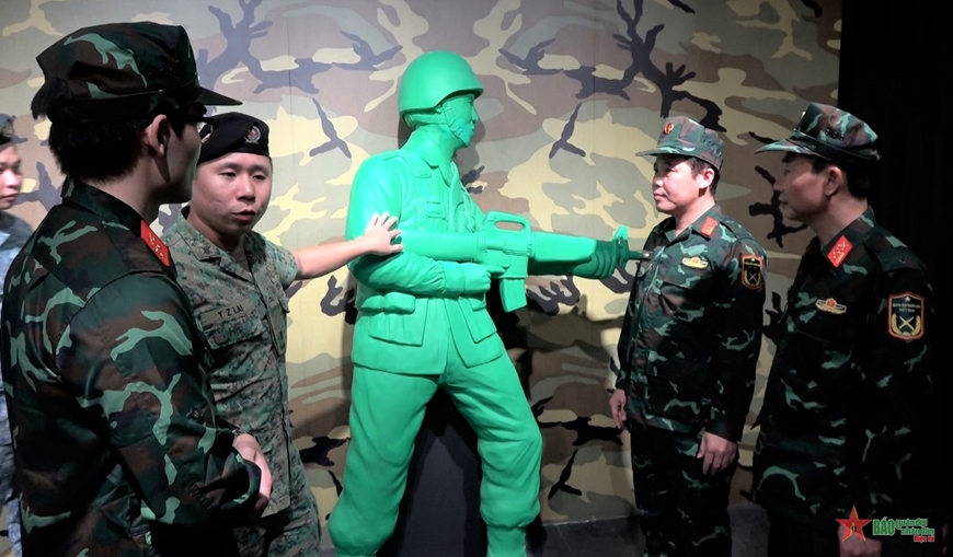 Sĩ quan trẻ vun đắp tình hữu nghị Việt Nam - Singapore