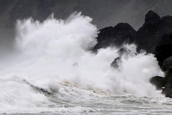 Bão Yinxing giật cấp 17 đã vào Biển Đông, trở thành bão số 7