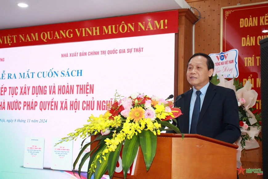 Ra mắt cuốn sách “Tiếp tục xây dựng và hoàn thiện Nhà nước pháp quyền xã hội chủ nghĩa Việt Nam”