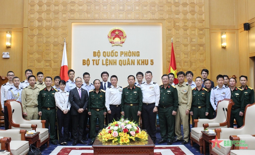 Đoàn công tác Lực lượng phòng vệ Nhật Bản thăm và chào xã giao Bộ tư lệnh Quân khu 5