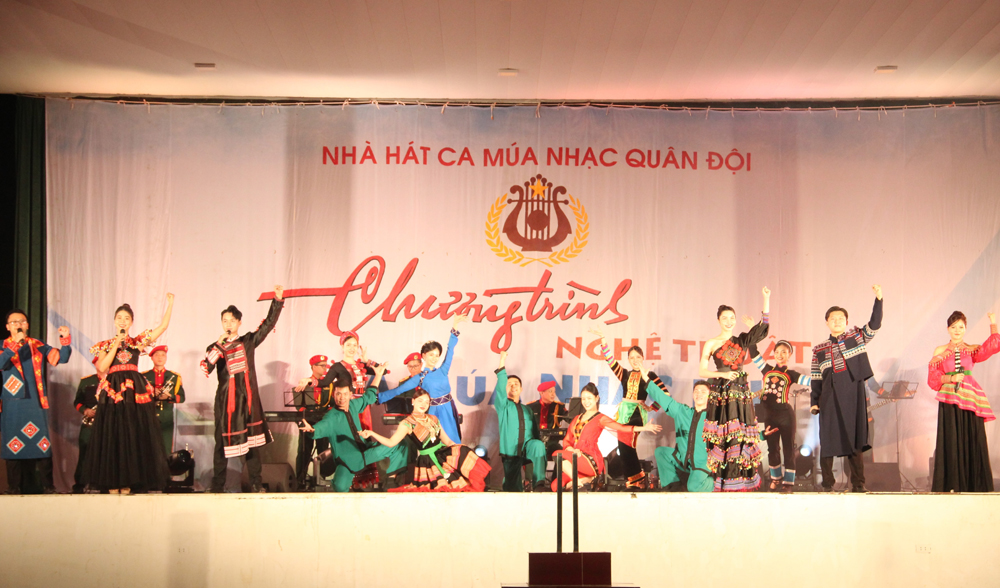 Biểu diễn nghệ thuật phục vụ bộ đội và nhân dân trên địa bàn tỉnh Thái Nguyên