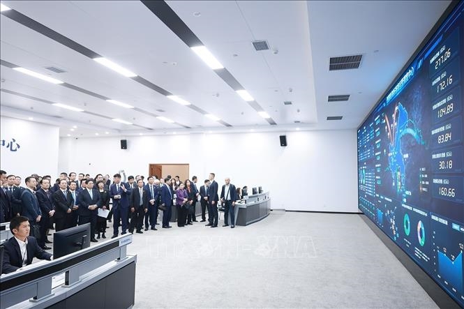 Thủ tướng Phạm Minh Chính thăm Trung tâm logistics Trùng Khánh, Trung Quốc