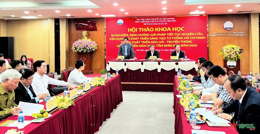 Các đại biểu tham dự hội thảo.