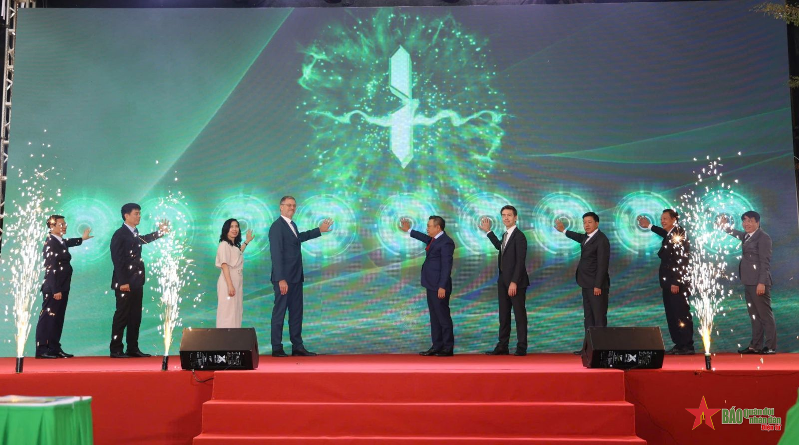 Hà Nội bắt đầu vận hành thương mại đoạn trên cao đường sắt Nhổn- Ga Hà Nội

