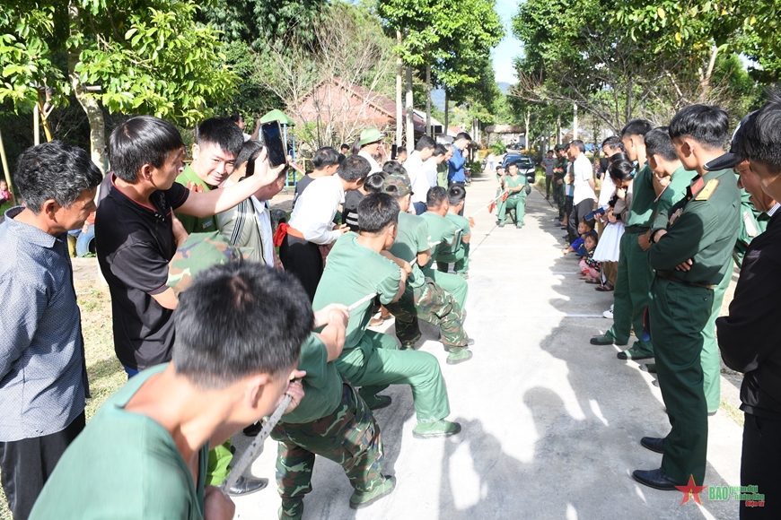 Tưng bừng ngày hội văn hóa quân dân ở thành phố Lai Châu