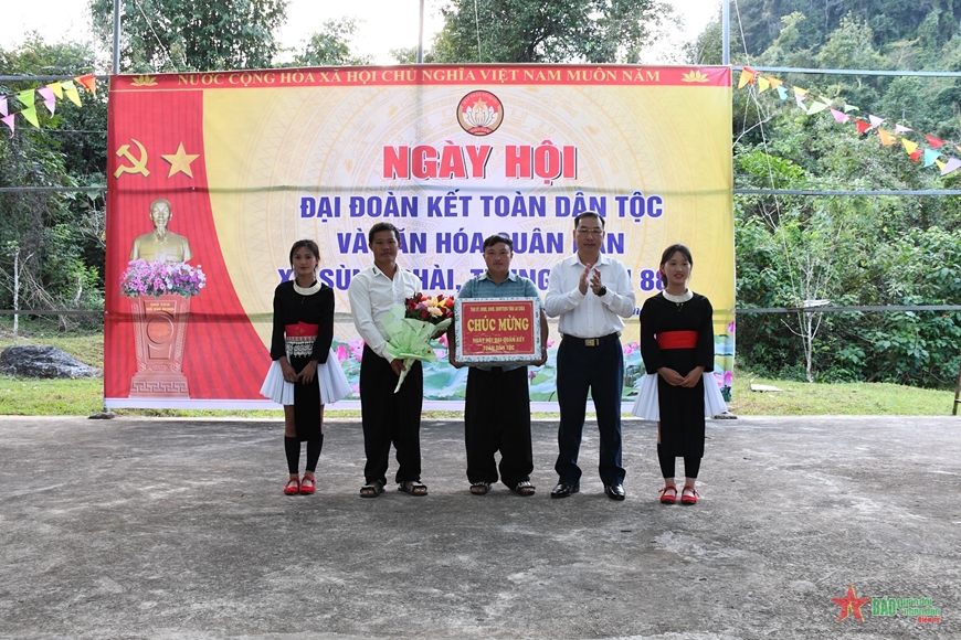 Tưng bừng ngày hội văn hóa quân dân ở thành phố Lai Châu