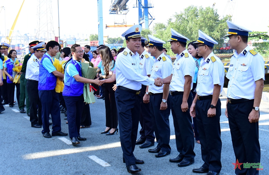Đoàn đại biểu TP Hồ Chí Minh và các đơn vị lên đường đi thăm quân và dân vùng biển Tây Nam