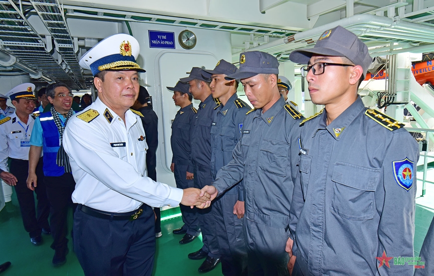 Đoàn đại biểu TP Hồ Chí Minh và các đơn vị lên đường đi thăm quân và dân vùng biển Tây Nam