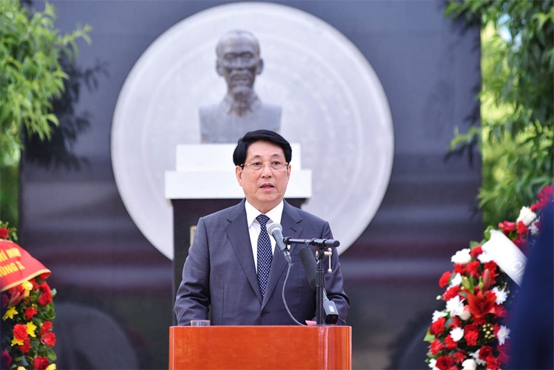 Chủ tịch nước Lương Cường đặt vòng hoa tưởng niệm Chủ tịch Hồ Chí Minh tại ở quận Cerro Navia, Chile