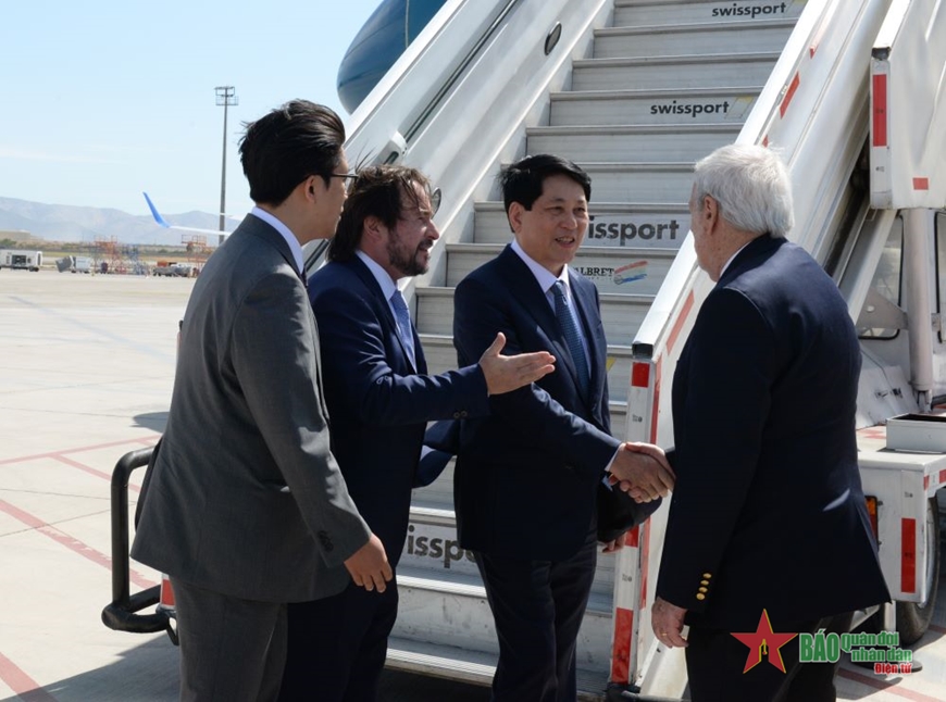 Chủ tịch nước Lương Cường đến thủ đô Santiago, bắt đầu thăm chính thức Chile