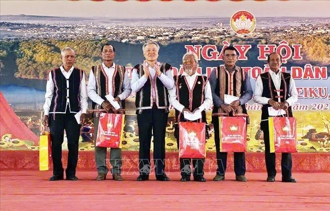 Phó thủ tướng Thường trực Nguyễn Hòa Bình dự Ngày hội Đại đoàn kết toàn dân tộc tại Gia Lai