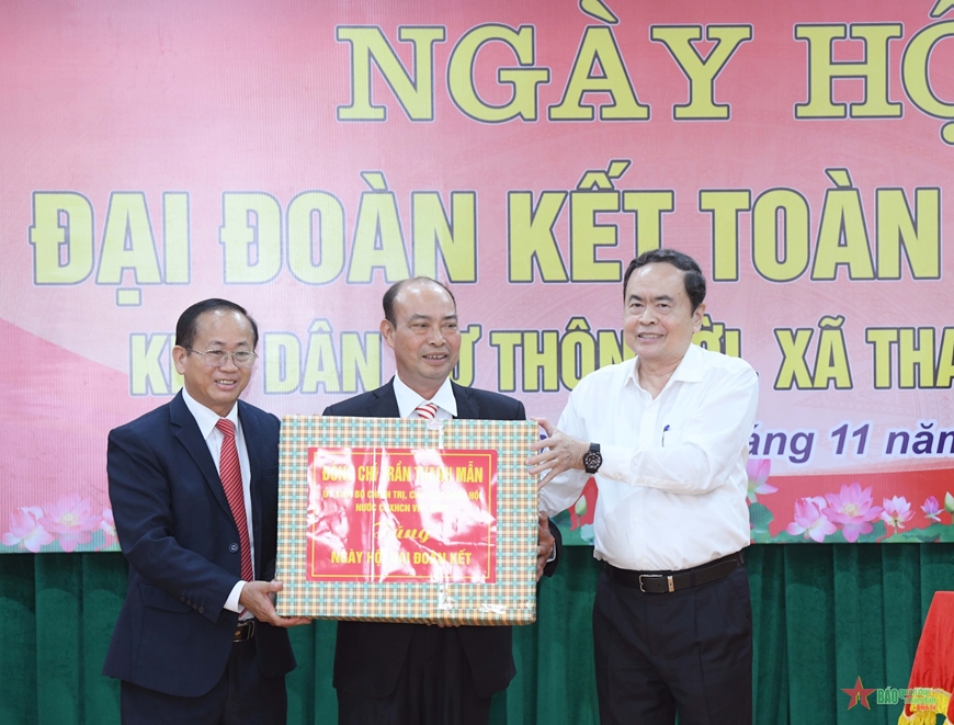 Chủ tịch Quốc hội Trần Thanh Mẫn dự Ngày hội Đại đoàn kết toàn dân tộc tại thôn Lời, Hà Nam