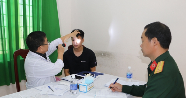 Mức xử phạt đối với cá nhân có hành vi vi phạm quy định về kiểm tra, khám sức khỏe thực hiện nghĩa vụ quân sự được pháp luật quy định như thế nào?