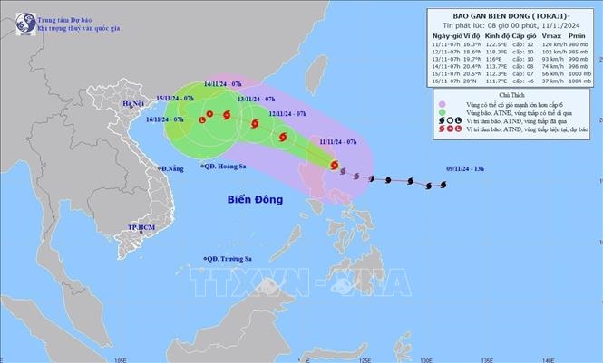 Bão Toraji gần Biển Đông, gây gió giật cấp 15